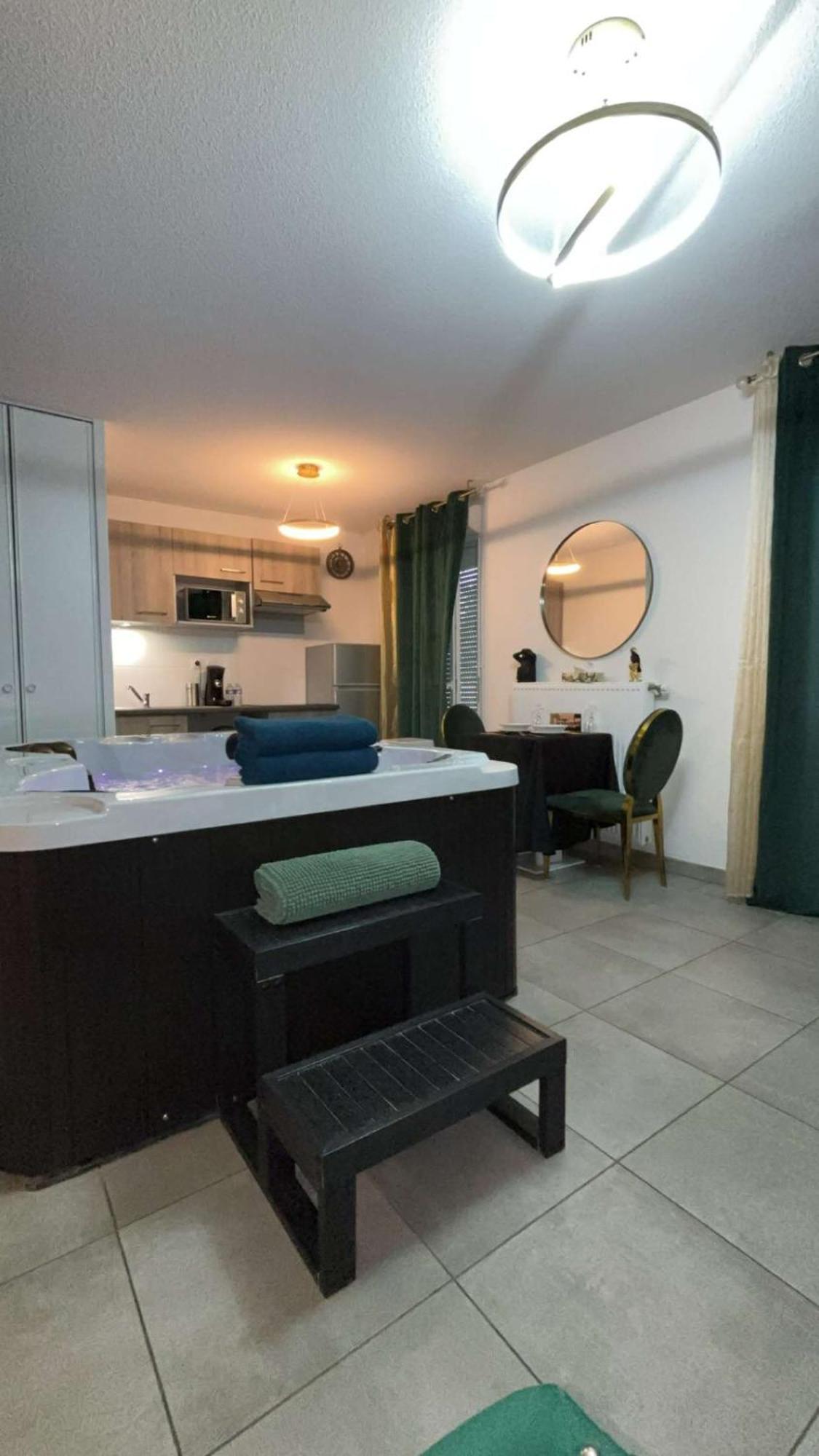 Suite Jacuzzi "Spa Privatif " Appartement Jacuzzi Toulouse Eksteriør billede